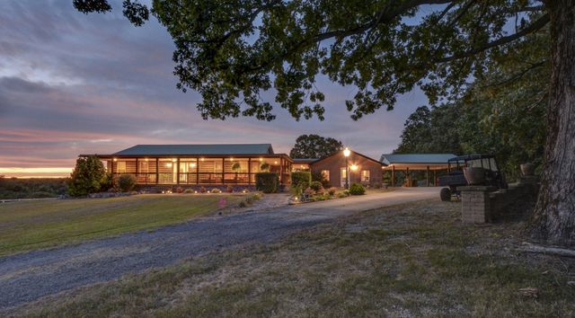 241 Glen Holliday Rd, Indian Mound, TN 37079