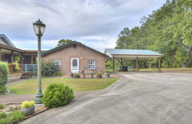 241 Glen Holliday Rd, Indian Mound, TN 37079