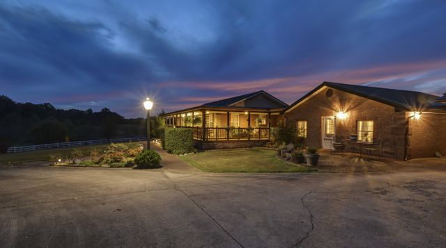 241 Glen Holliday Rd, Indian Mound, TN 37079