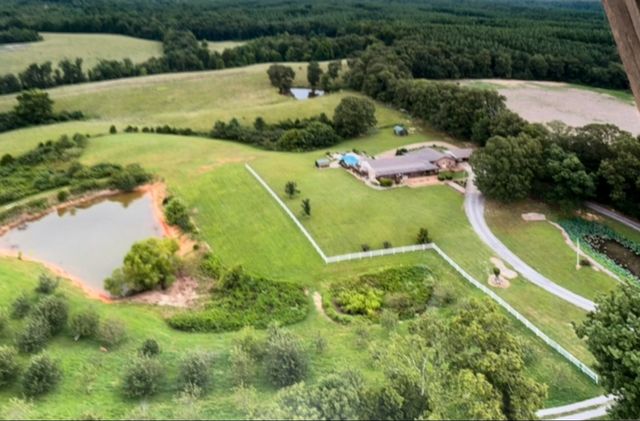 241 Glen Holliday Rd, Indian Mound, TN 37079