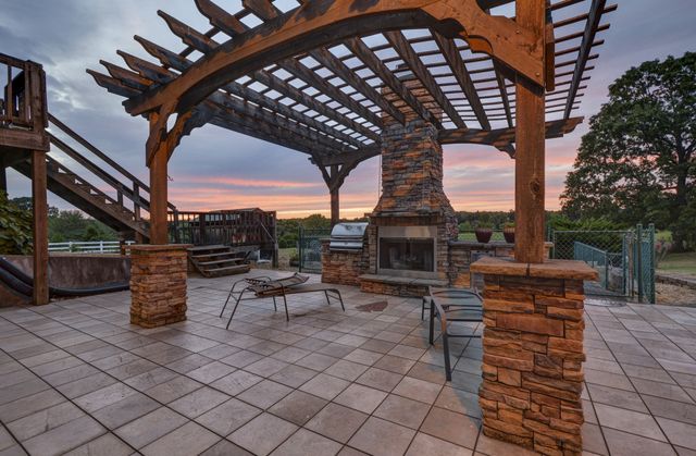 241 Glen Holliday Rd, Indian Mound, TN 37079
