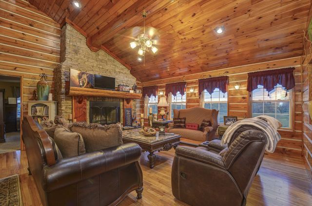 241 Glen Holliday Rd, Indian Mound, TN 37079