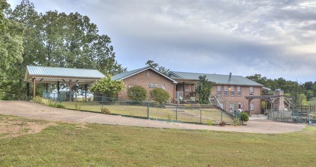 241 Glen Holliday Rd, Indian Mound, TN 37079