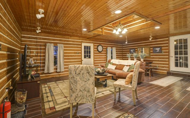 241 Glen Holliday Rd, Indian Mound, TN 37079