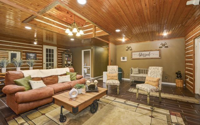 241 Glen Holliday Rd, Indian Mound, TN 37079