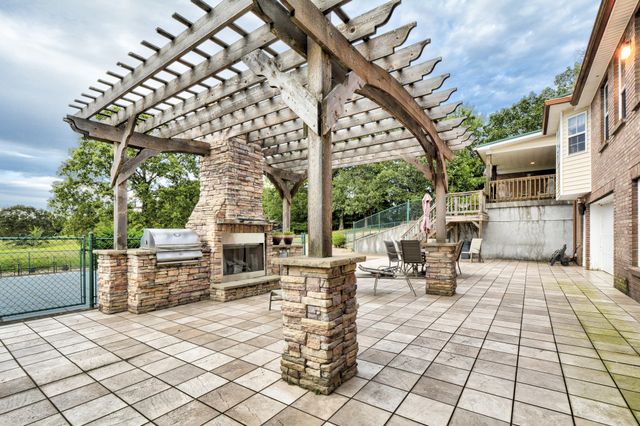 241 Glen Holliday Rd, Indian Mound, TN 37079