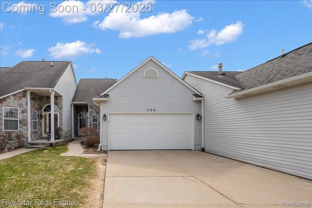 734 Challenging Trail 65, South Lyon, MI 48178