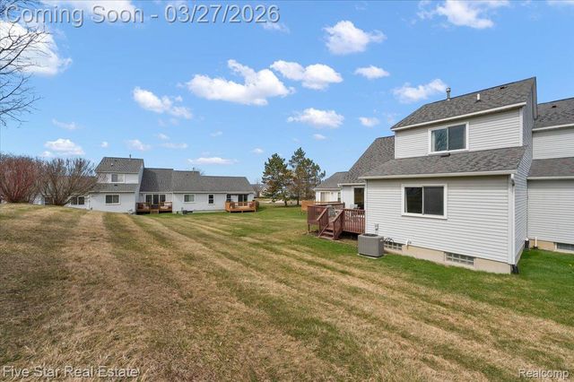 734 Challenging Trail 65, South Lyon, MI 48178