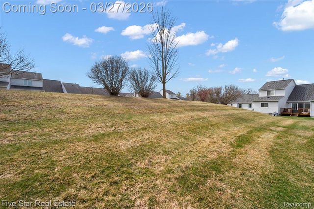 734 Challenging Trail 65, South Lyon, MI 48178
