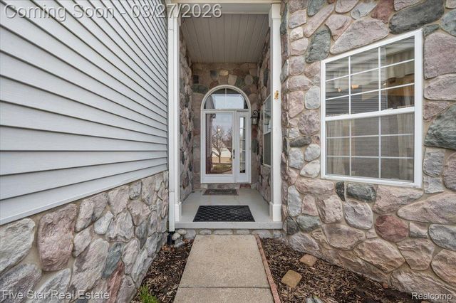 734 Challenging Trail 65, South Lyon, MI 48178