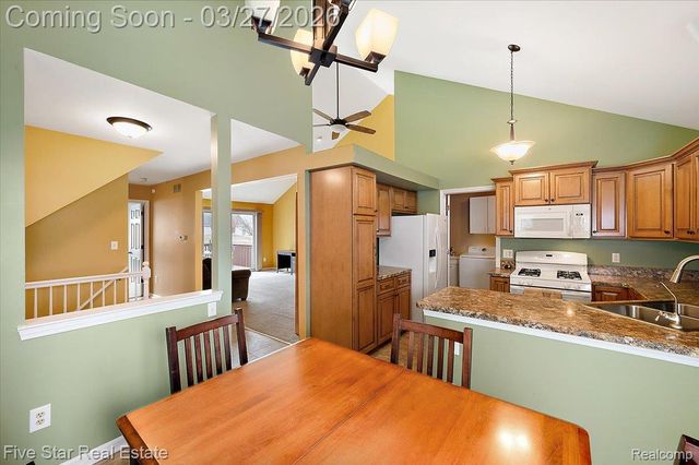 734 Challenging Trail 65, South Lyon, MI 48178