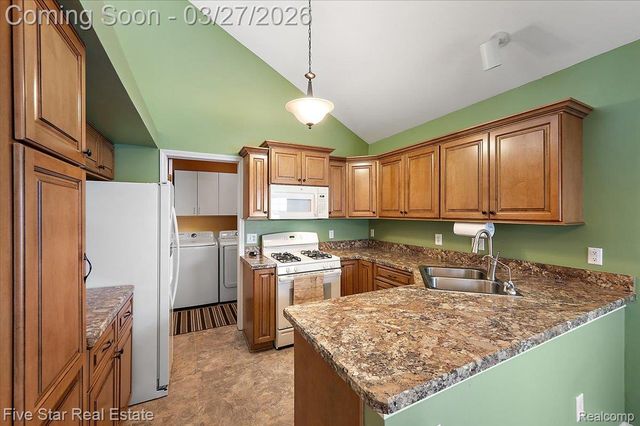 734 Challenging Trail 65, South Lyon, MI 48178