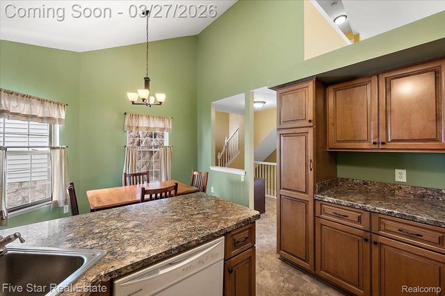 734 Challenging Trail 65, South Lyon, MI 48178