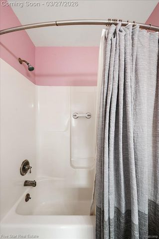 734 Challenging Trail 65, South Lyon, MI 48178