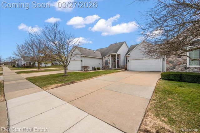 734 Challenging Trail 65, South Lyon, MI 48178