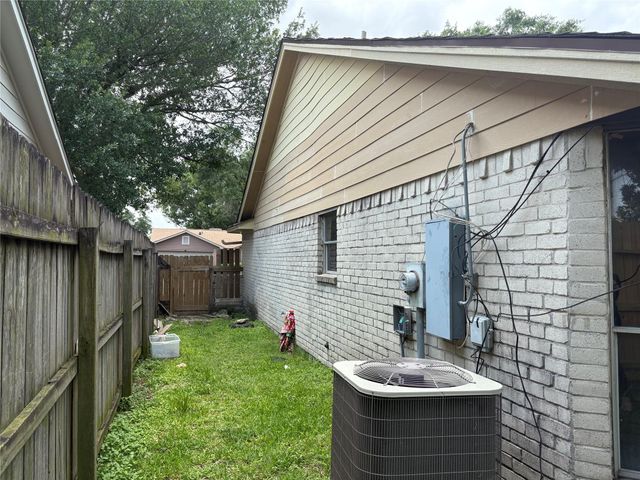 4934 Deerwood Circle, Baytown, TX 77521