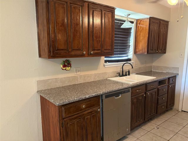 4934 Deerwood Circle, Baytown, TX 77521