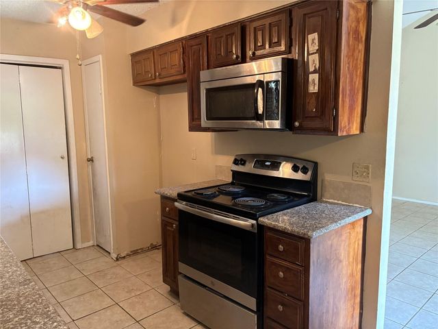 4934 Deerwood Circle, Baytown, TX 77521