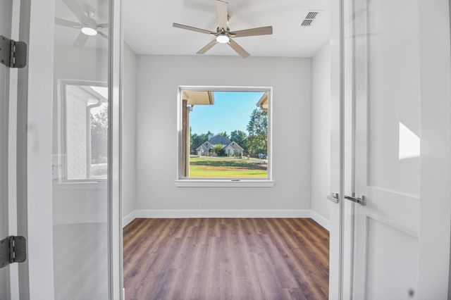 19682 Dove Ridge Dr., Lindale, TX 75771