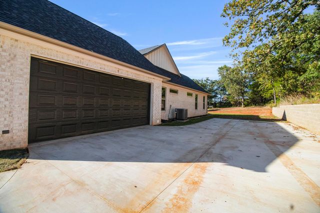 19682 Dove Ridge Dr., Lindale, TX 75771