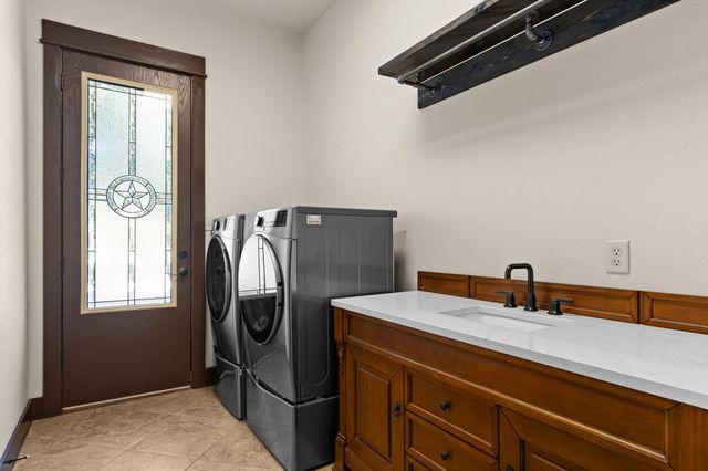 134 Creekside DR, Liberty Hill, TX 78642