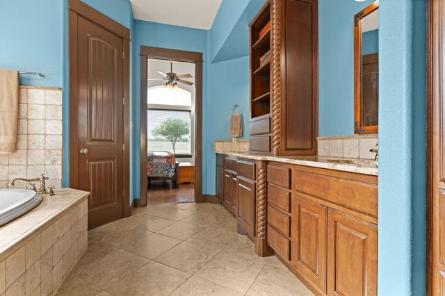 134 Creekside DR, Liberty Hill, TX 78642