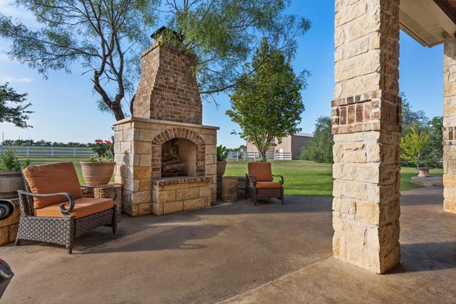 134 Creekside DR, Liberty Hill, TX 78642