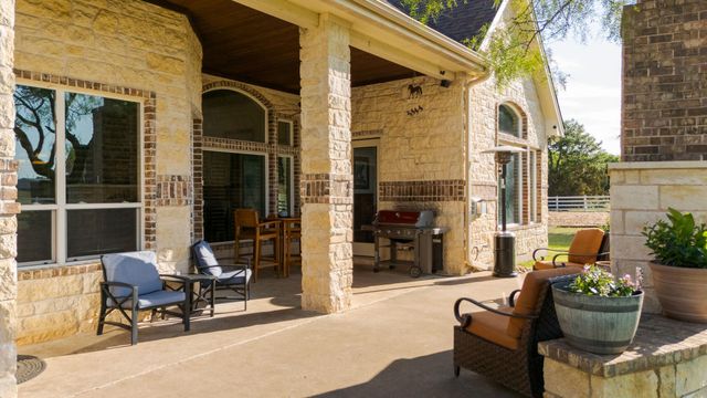 134 Creekside DR, Liberty Hill, TX 78642
