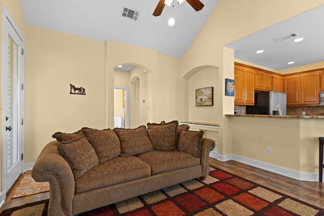 134 Creekside DR, Liberty Hill, TX 78642