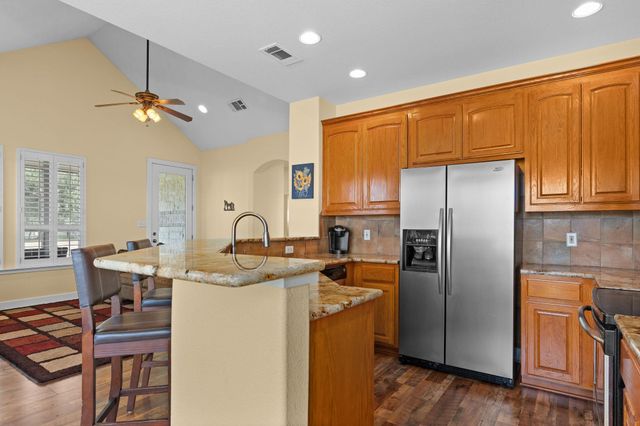 134 Creekside DR, Liberty Hill, TX 78642