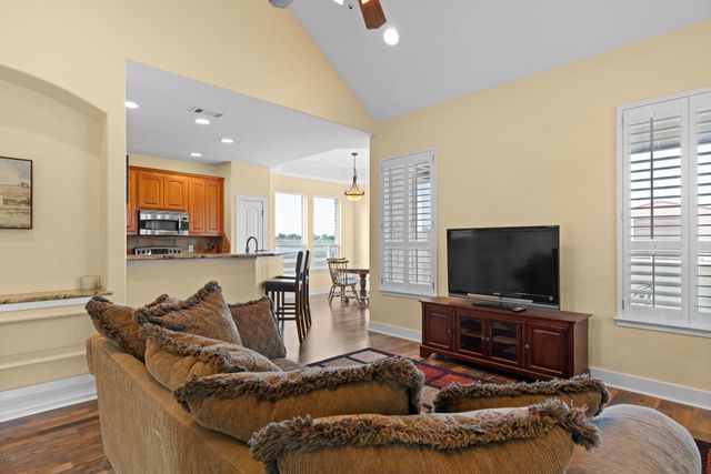 134 Creekside DR, Liberty Hill, TX 78642