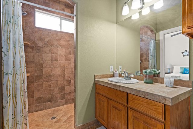 134 Creekside DR, Liberty Hill, TX 78642