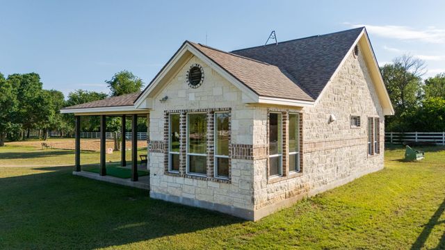 134 Creekside DR, Liberty Hill, TX 78642