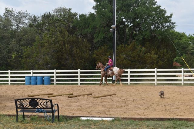 134 Creekside DR, Liberty Hill, TX 78642