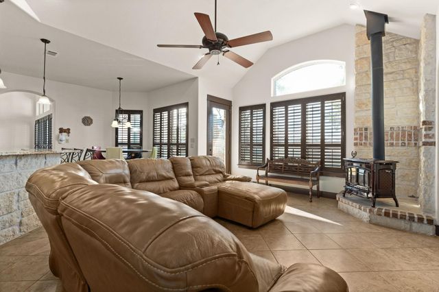 134 Creekside DR, Liberty Hill, TX 78642