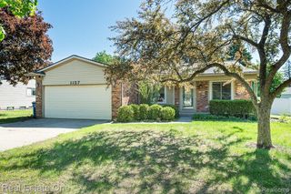 1157 Meadowcrest Drive, Waterford Charter Township, MI 48327