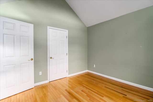 25 St George Place, Newtown, CT 06482