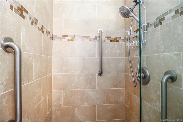 25 St George Place, Newtown, CT 06482