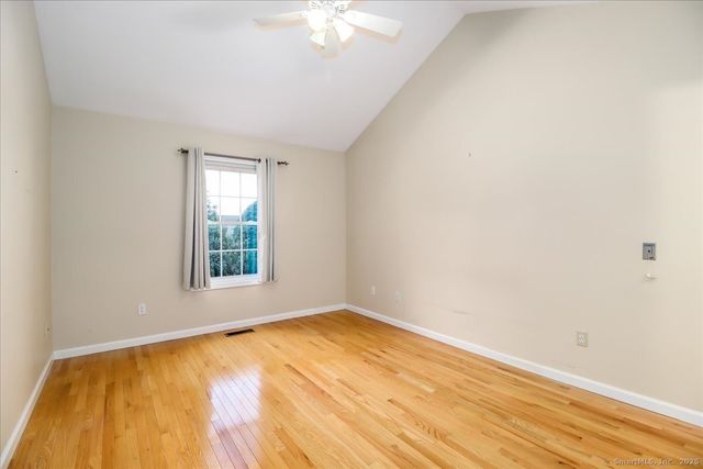 25 St George Place, Newtown, CT 06482