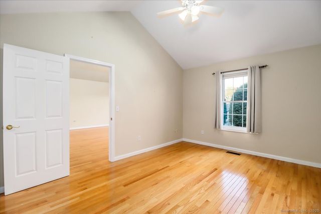 25 St George Place, Newtown, CT 06482