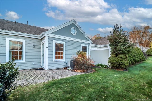 25 St George Place, Newtown, CT 06482