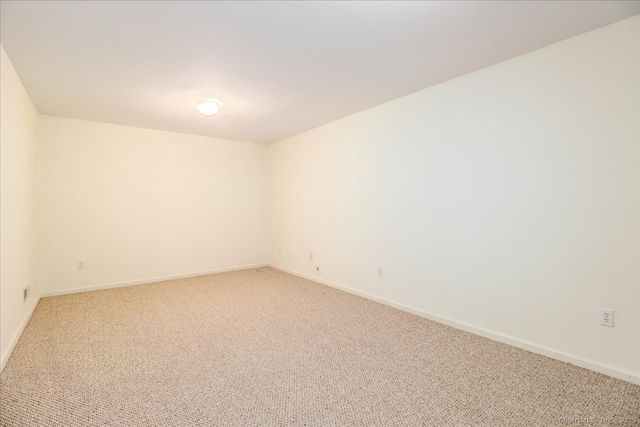 25 St George Place, Newtown, CT 06482