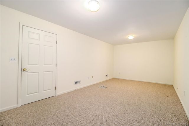 25 St George Place, Newtown, CT 06482