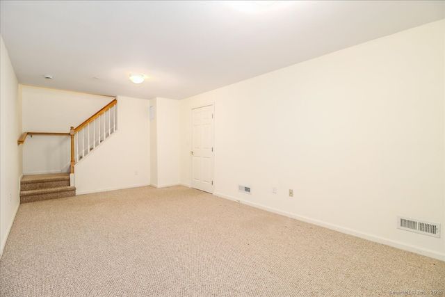 25 St George Place, Newtown, CT 06482