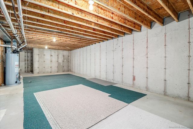 25 St George Place, Newtown, CT 06482