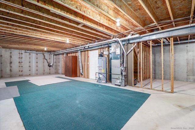 25 St George Place, Newtown, CT 06482