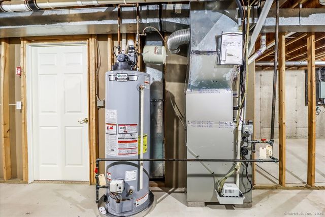 25 St George Place, Newtown, CT 06482