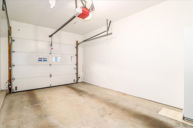 25 St George Place, Newtown, CT 06482