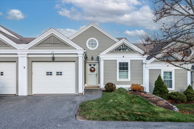 25 St George Place, Newtown, CT 06482