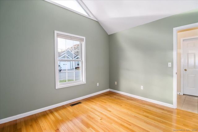 25 St George Place, Newtown, CT 06482